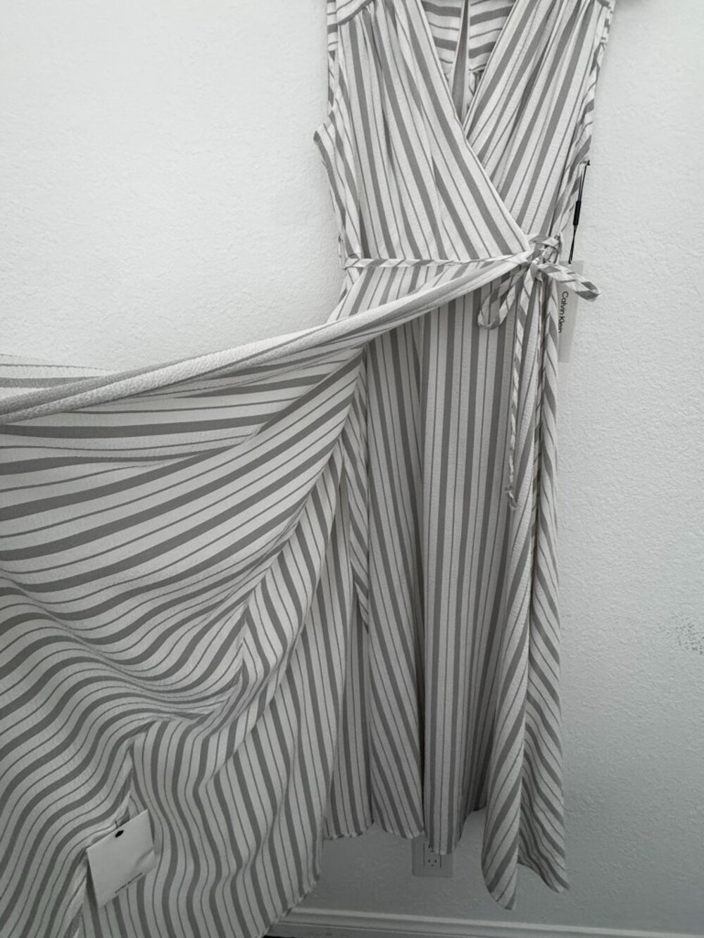 NWT Calvin Klein Striped Sleeveless Faux Wrap Seersucker-like Maxi Dress - Picture 8 of 9
